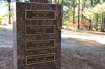 Memorial column horizontal view